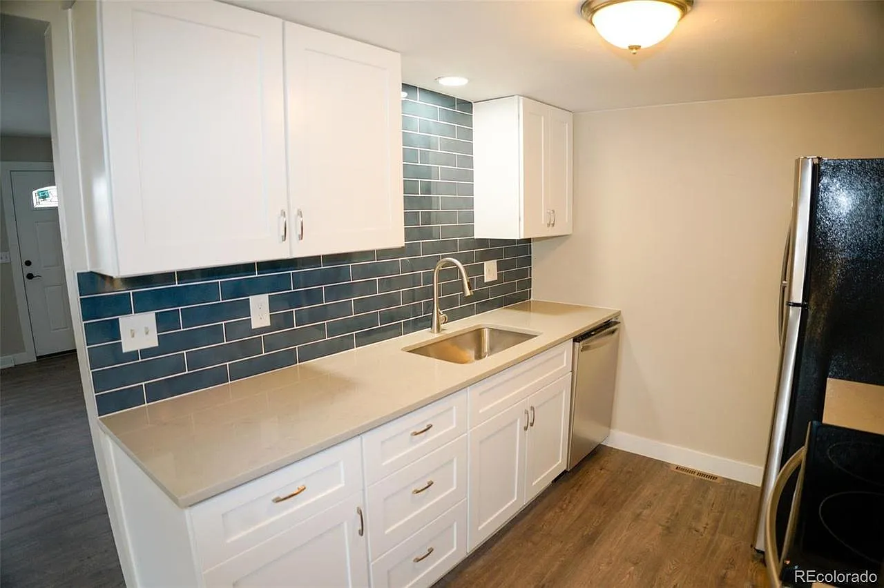 E 12th Ave, Aurora — Photo 4