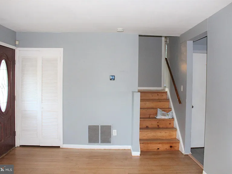 413 Dickinson Rd — Photo 6