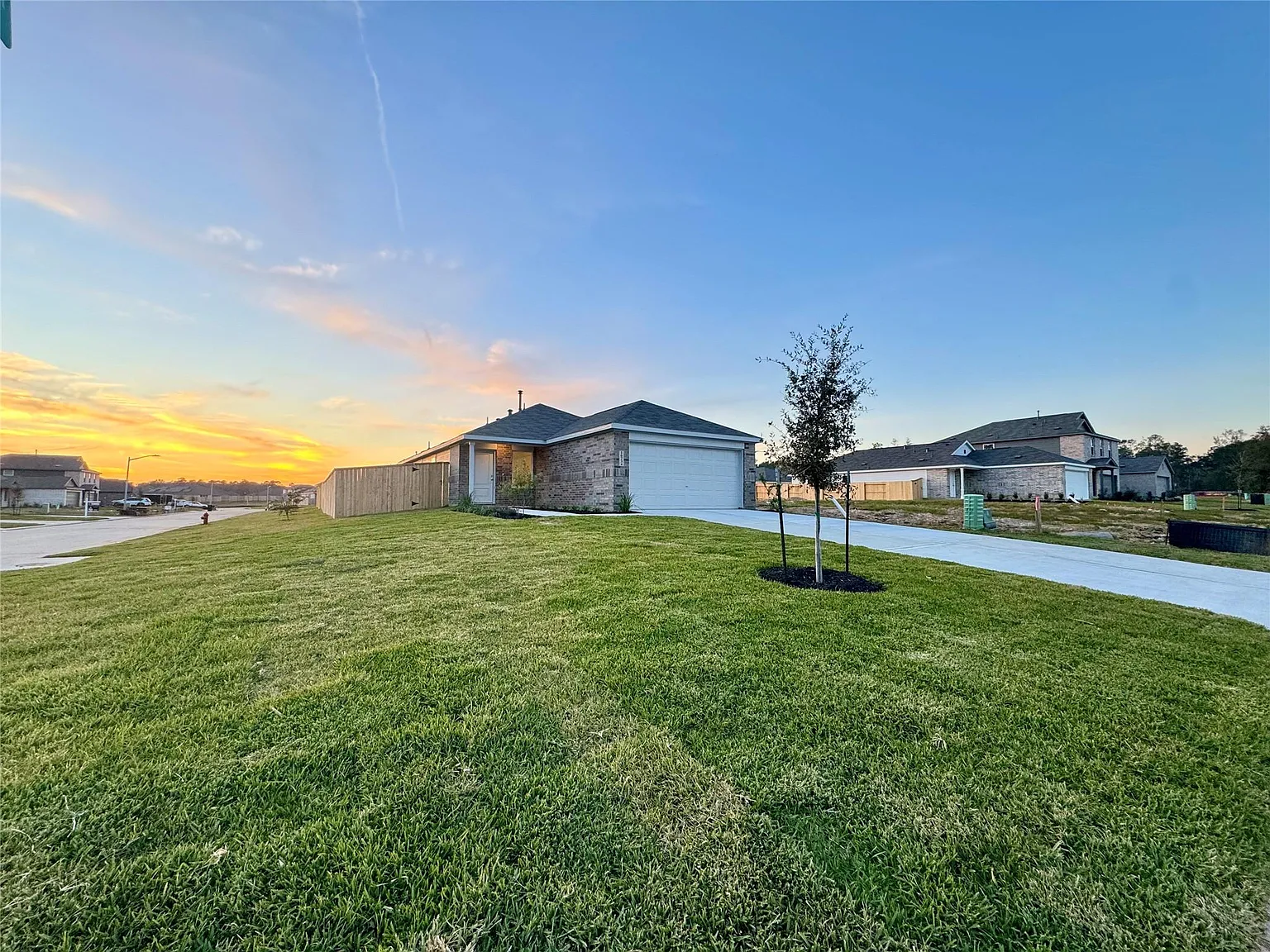 3 bed, 2.0 bath, 1350 sqft, $1,600 — Photo 3