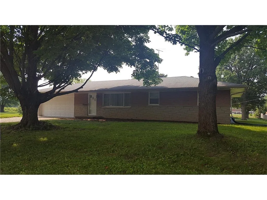 2317 Lilac Dr photo 1