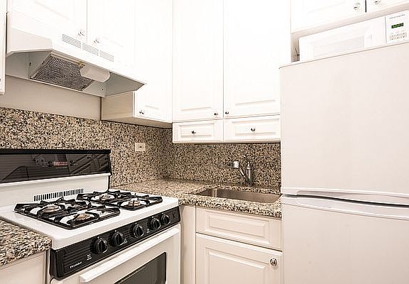 2nd image of 315 W 57th St APT 6G
