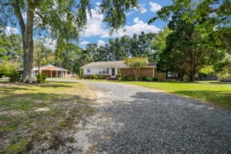 3 bed, 2.0 bath, 1393 sqft, $1,950 — Photo 4