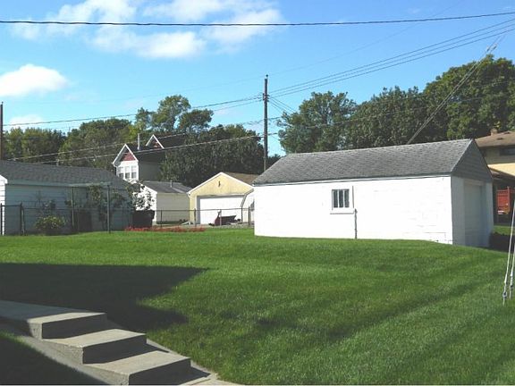 4th image of 457 15th Ave N