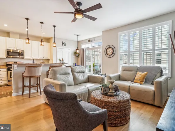 13392 Dogues Ter, Woodbridge, VA 22191