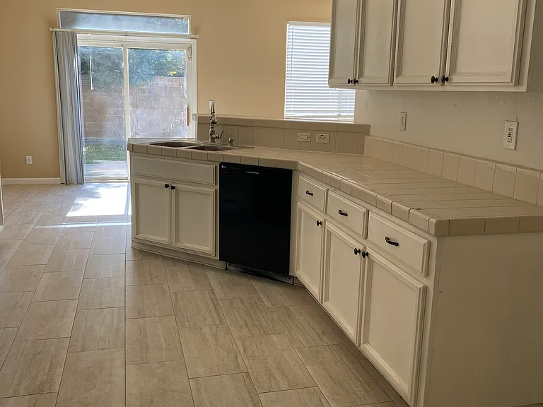 2946 Frigate Bird Dr — Photo 4
