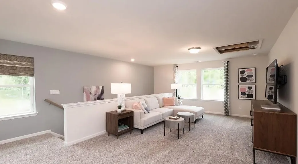5 bed, 2352 sqft, $2,349 — Photo 4