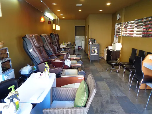 Rented by Zikos Realty Services | media 3