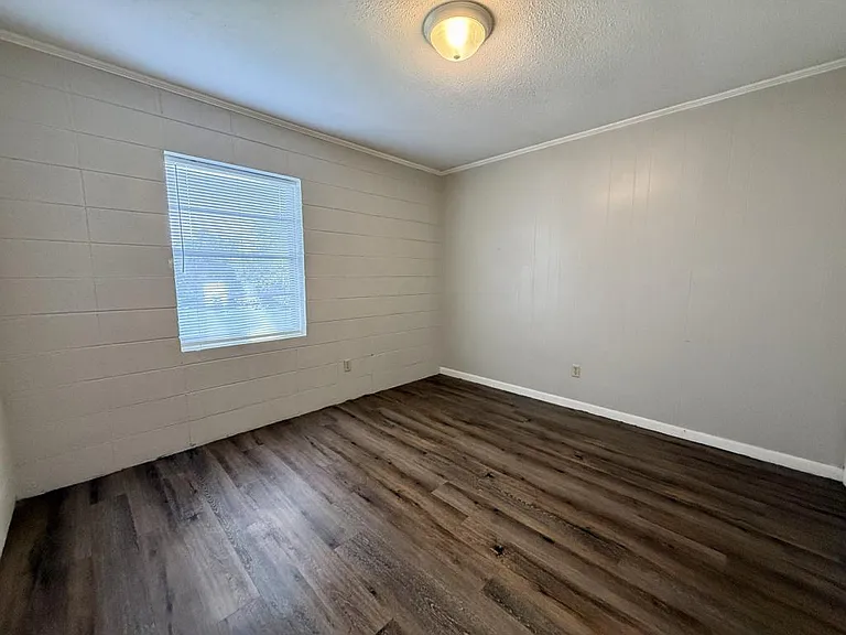 110 Gibson St #4 — Photo 10