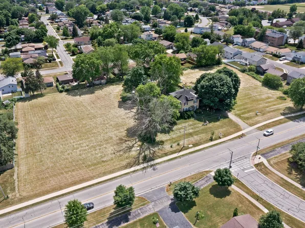 26W241 Lies Rd, Carol Stream, IL 60188
