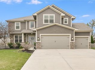 2705 NE Lyndon Ct, Lees Summit, MO 64086