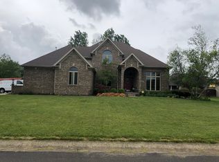 405 S Wintergreen Dr, Yorktown, IN 47396