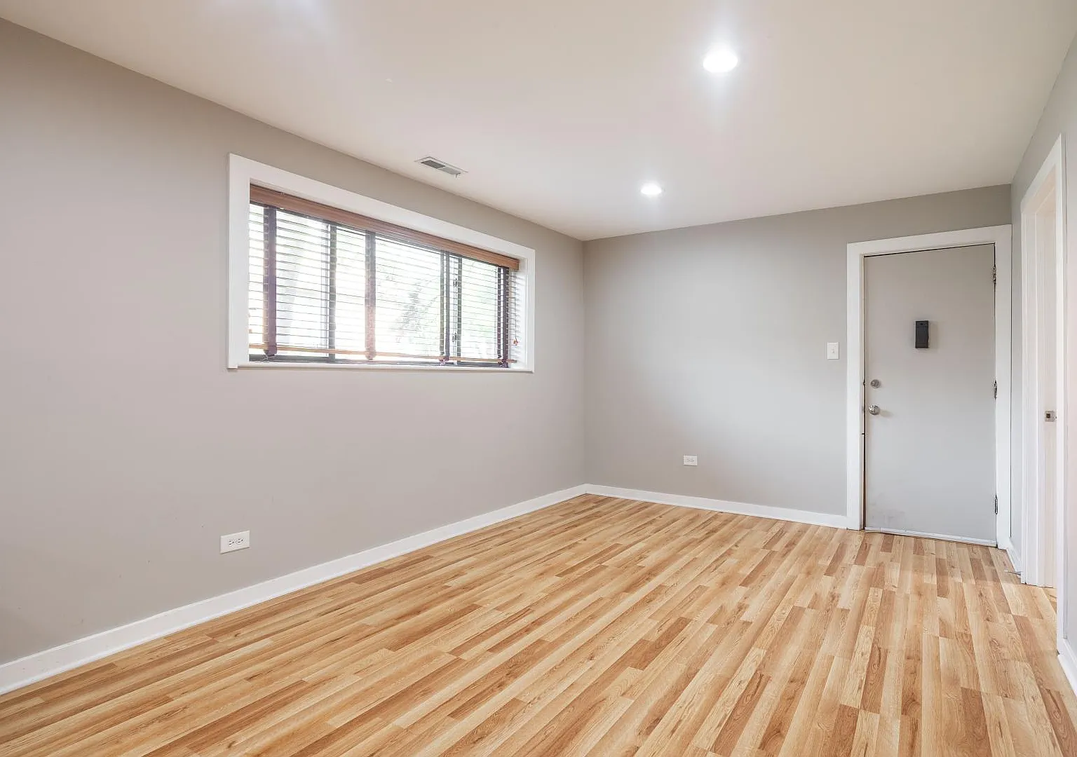 4 bed, 1.5 bath, $3,600 — Photo 4