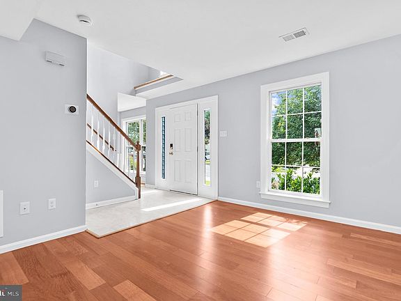 4th image of 1364 Jay Rd