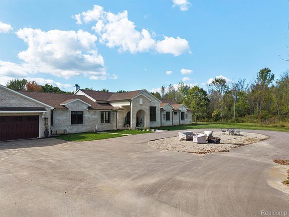 4th image of 8799 S Rushton Rd