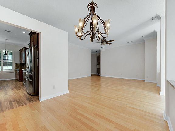 5th image of 946 Bear Island Cir