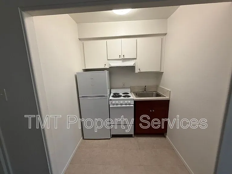 1816 F St #18 — Photo 9