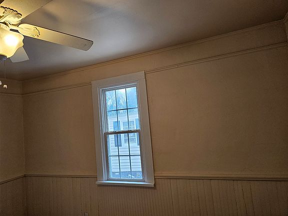 2nd image of 305 N Leslie St Unit B