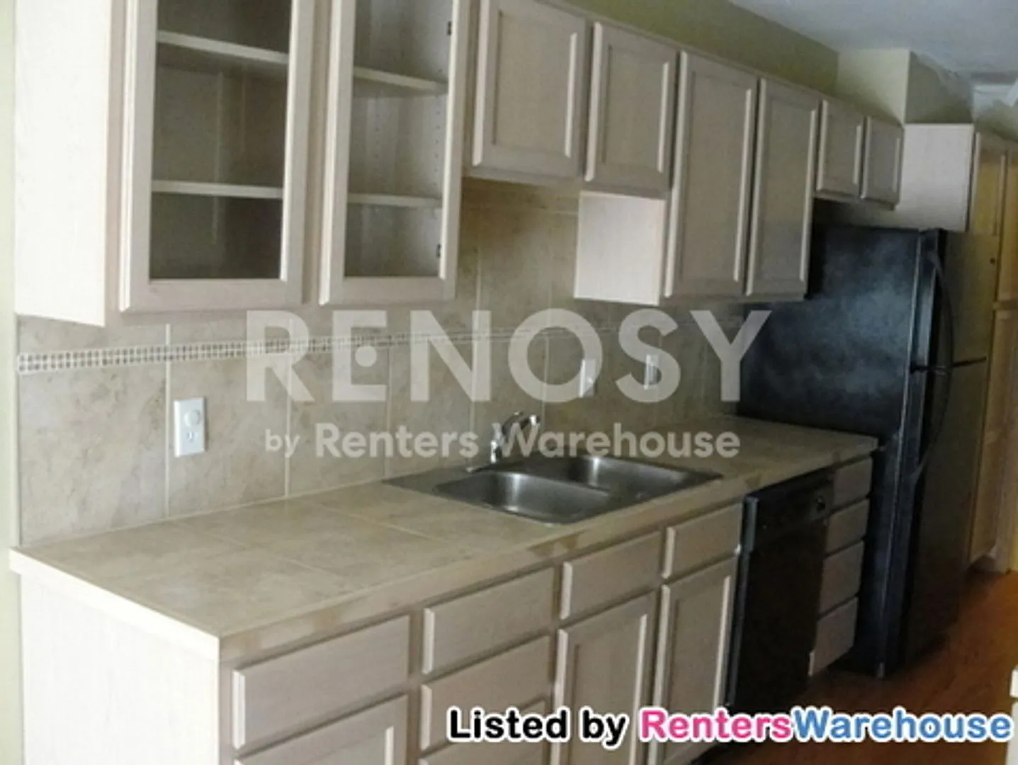 Spacious 3 Bed, 2 Bath Home — Photo 3