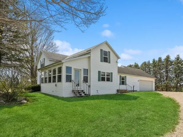 7068 N County Line Rd, Watervliet, MI 49098