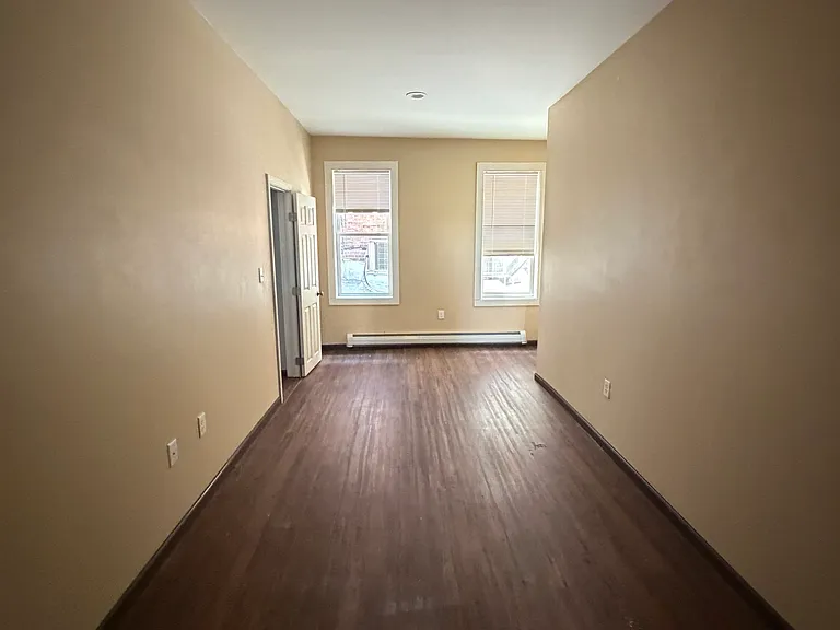 128 Glen St #1 — Photo 1