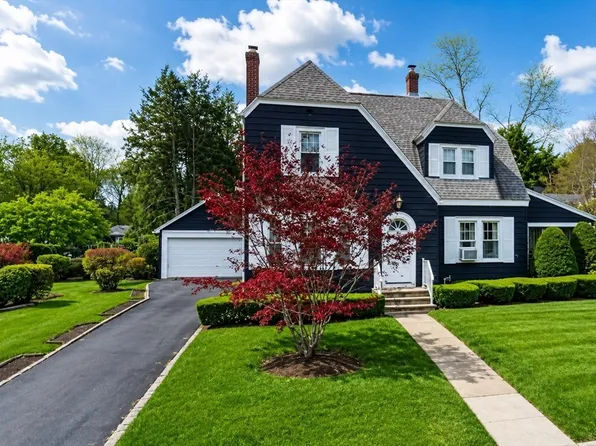 24 Lindbergh Ave, Holyoke, MA 01040