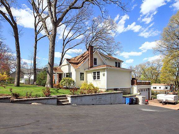 2nd image of 18 Walnut St