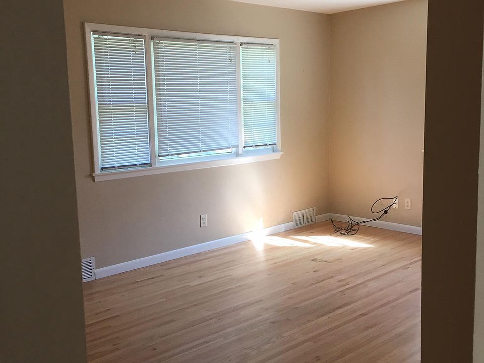 2nd image of 415 18th St S