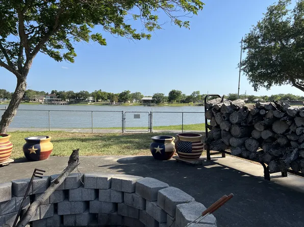 25027 Lakeshore Dr, Mathis, TX 78368