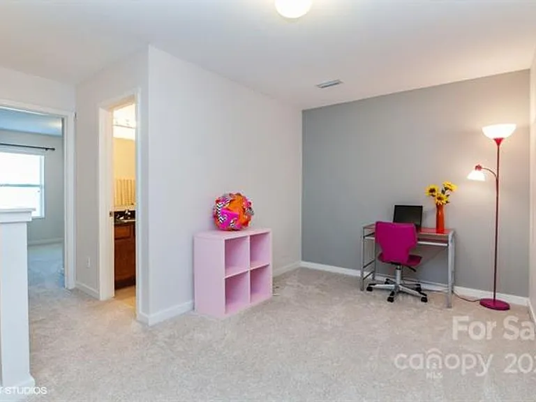 515 Alderman Ln — Photo 11