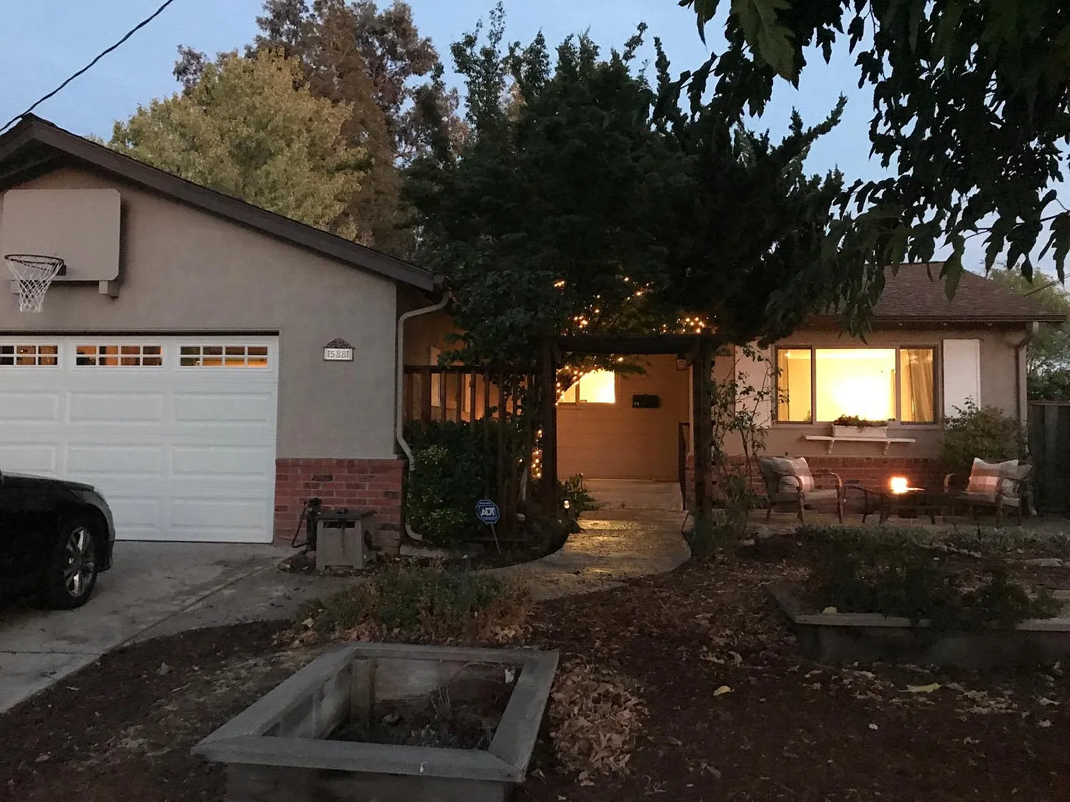588 Tyler Ave photo 1
