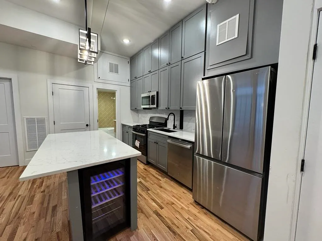 3 bed, 2.0 bath, $4,200 — Photo 3
