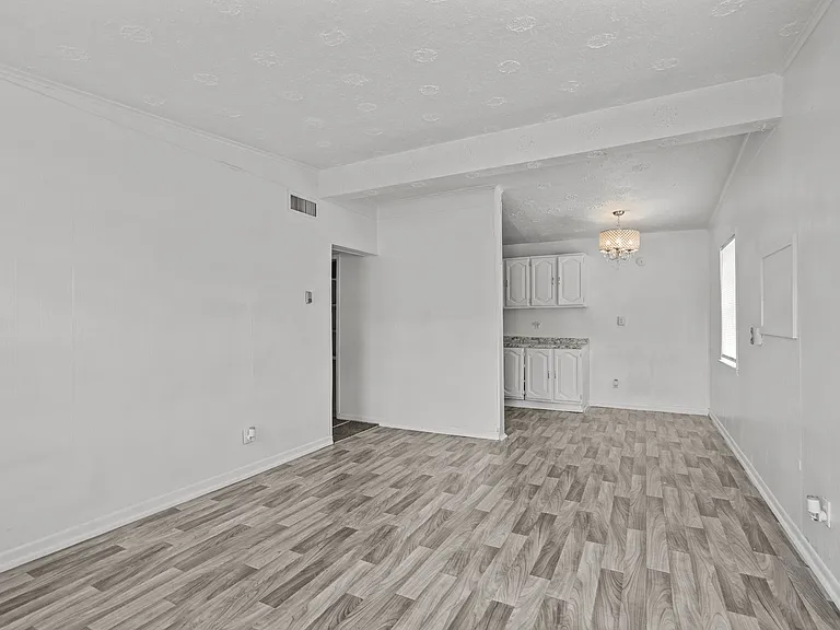 20 Rollins Ave — Photo 6
