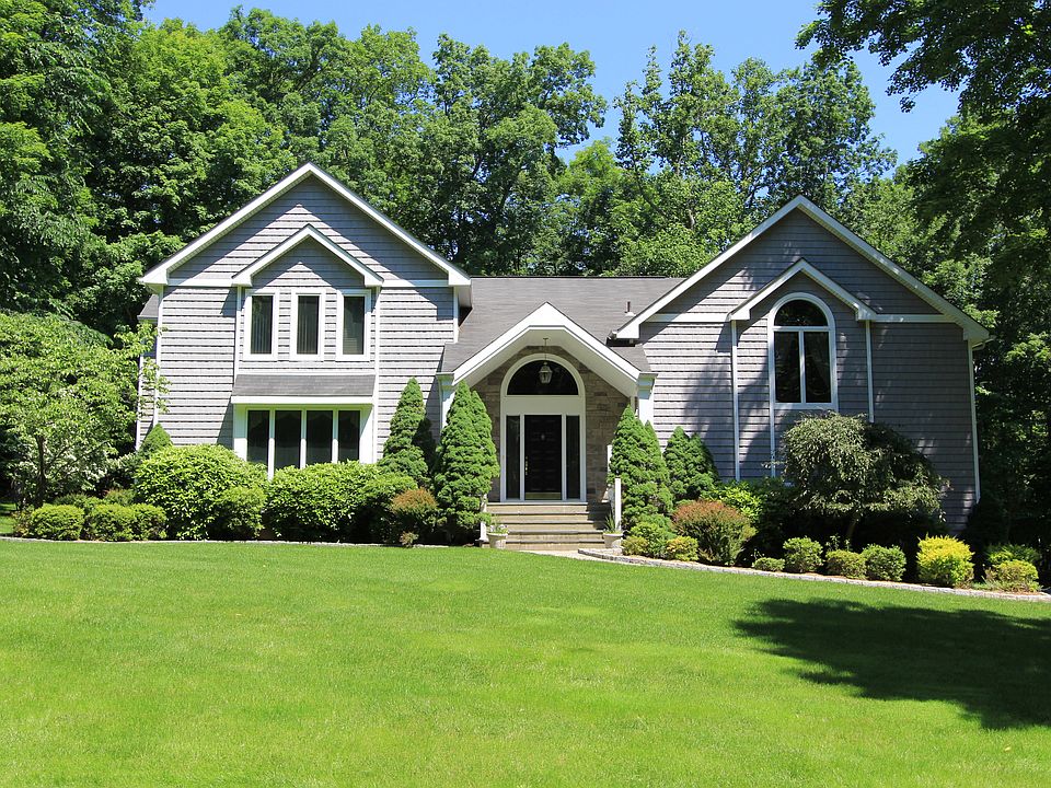1st image of 17 Sunderland Ln