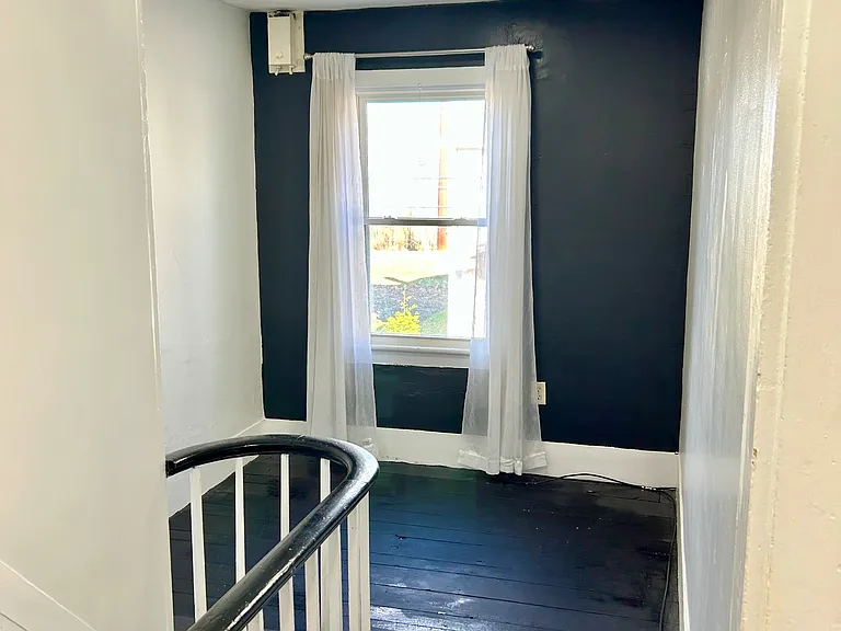 976 E Market St — Photo 13