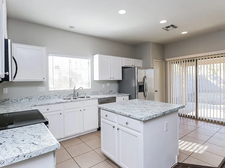 3402 N 129th Dr — Photo 8