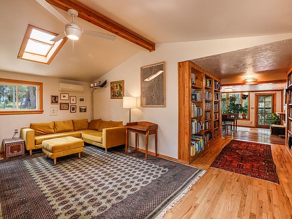 4th image of 15 Peacock Ln