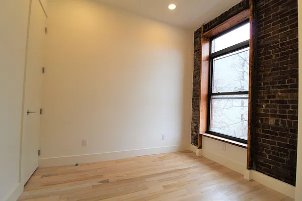 Rented by Bruma Realty LLC | media 15