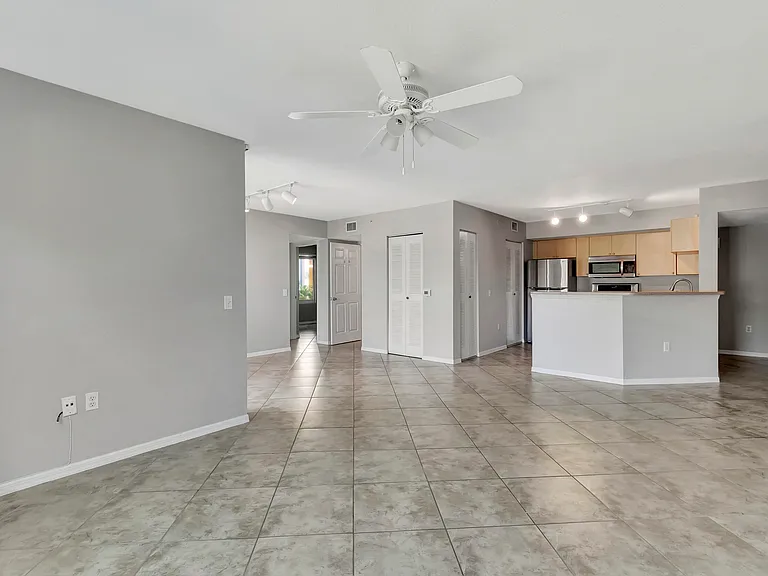 116 Villa Cir #116 — Photo 14