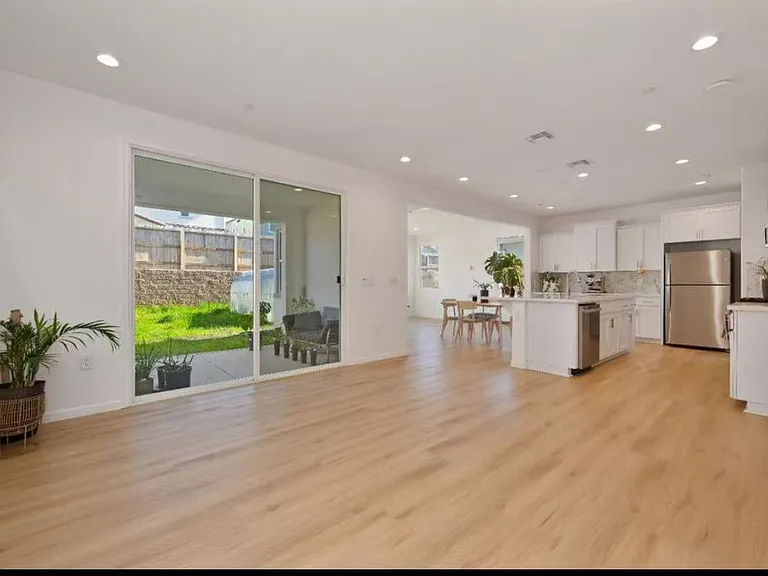 4317 Lace Fern St — Photo 3