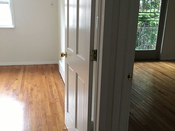 5th image of 3033 30th St