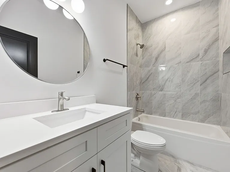 3902 S Lake Park Ave #3 — Photo 11
