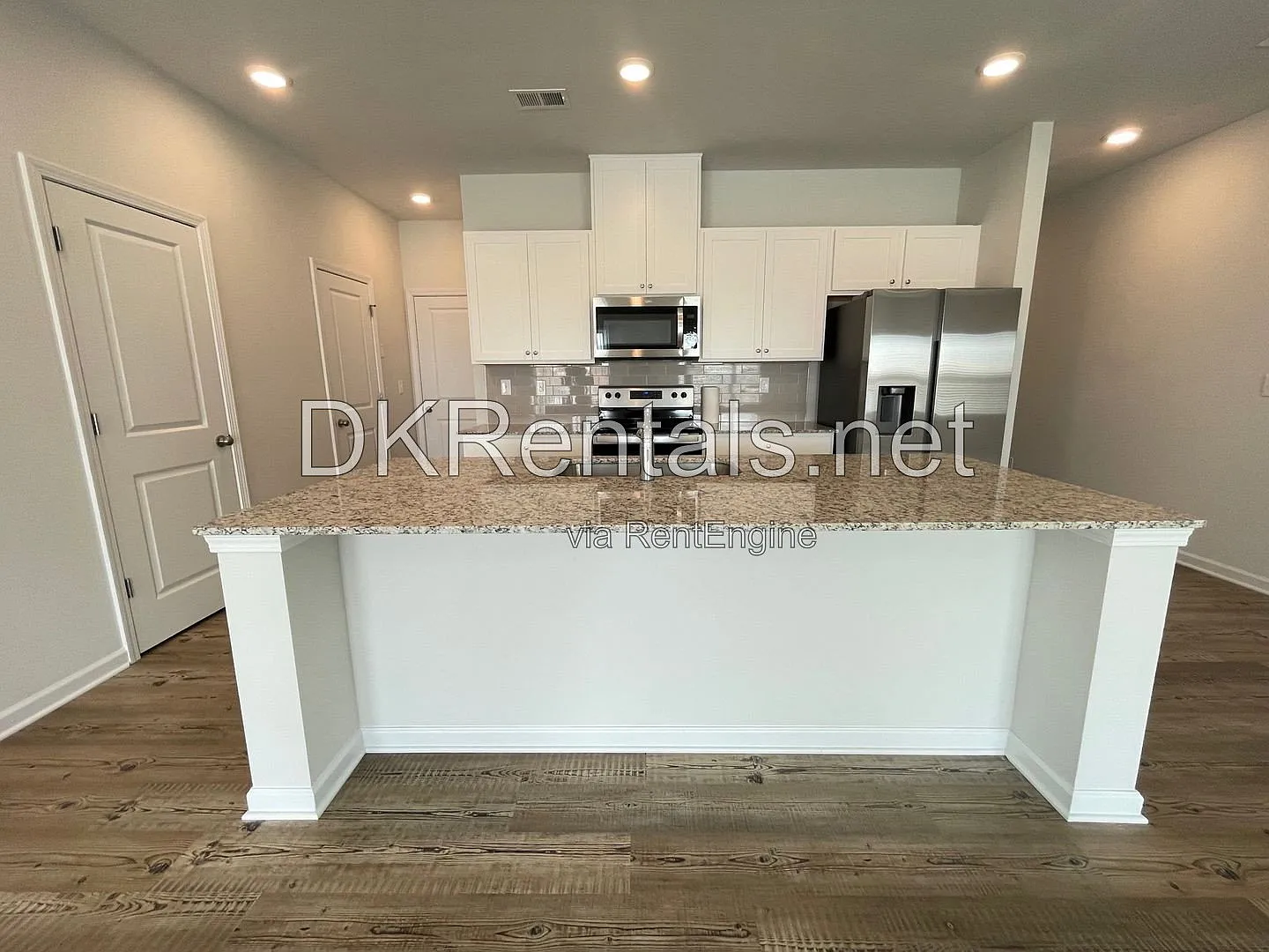 3 bed, 2.5 bath, 1843 sqft, $1,990 — Photo 4