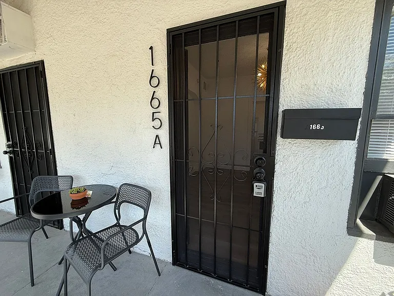 239 N Warren Ave — Photo 57