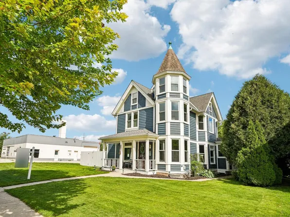 910 N Wisconsin STREET, Port Washington, WI 53074