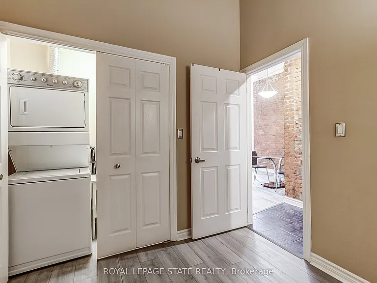 80 King William St #214 — Photo 20