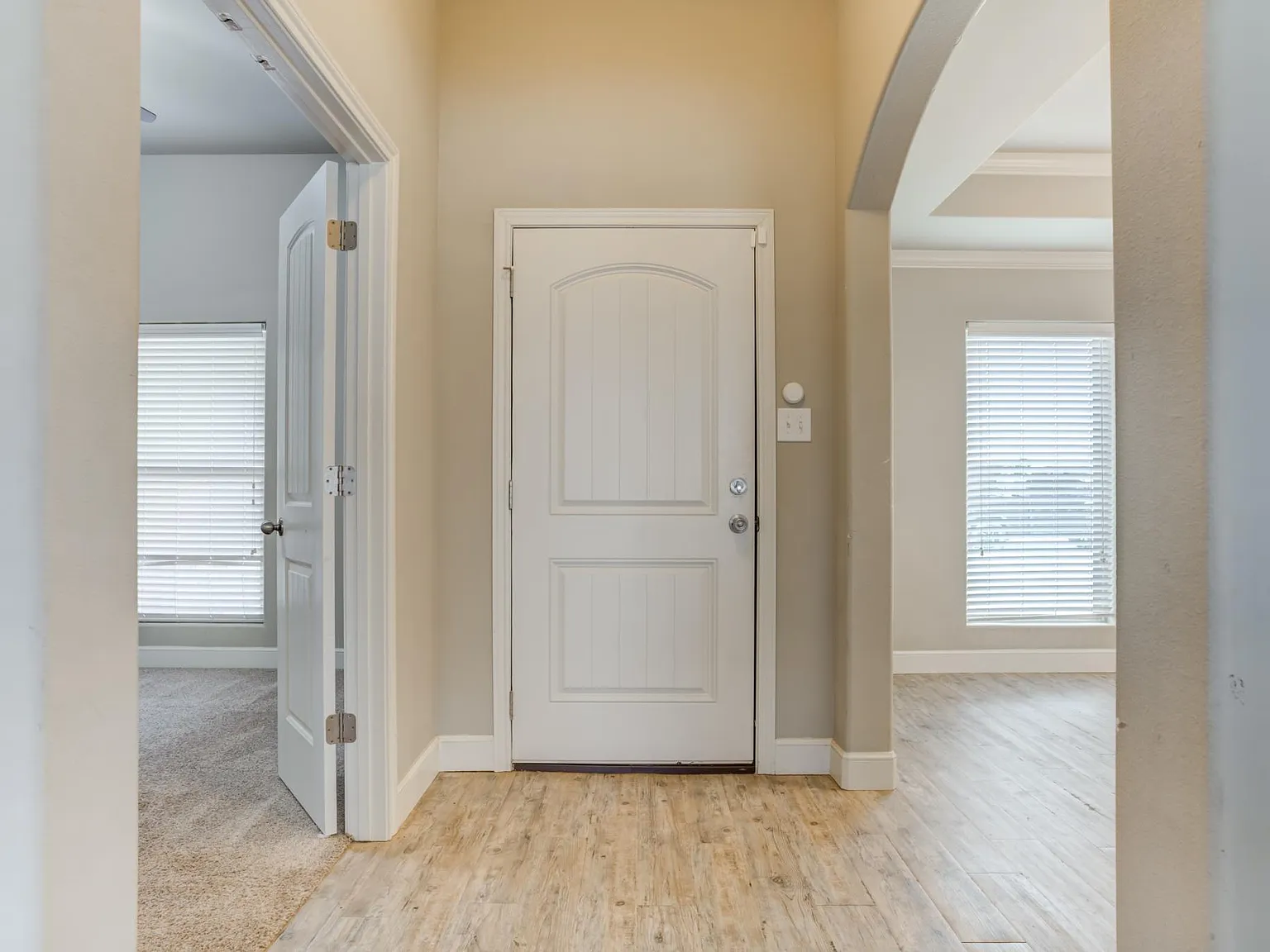 4 bed, 2165 sqft, $2,199 — Photo 2