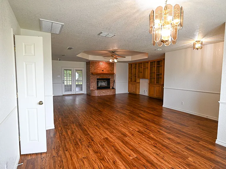 2951 N Trinity St — Photo 4