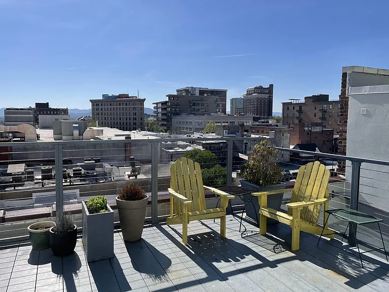 59C College St #407 — Photo 38