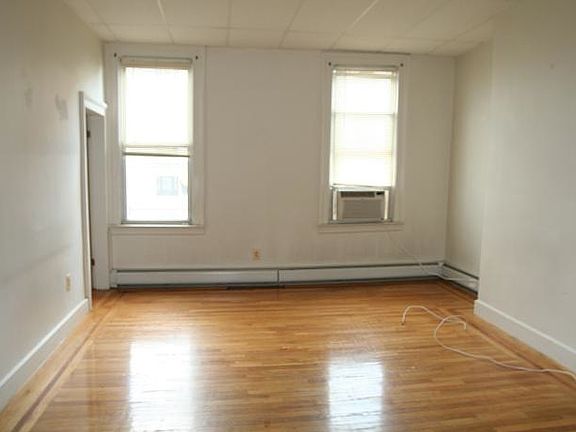 2nd image of 570 Newark Ave APT 1