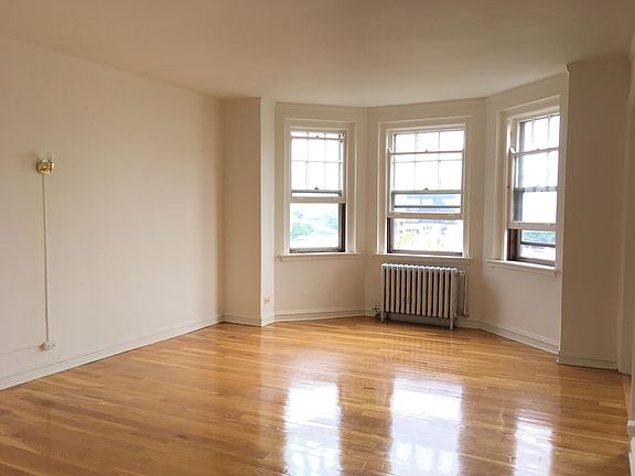 4th image of 6153 N Winthrop Ave #S